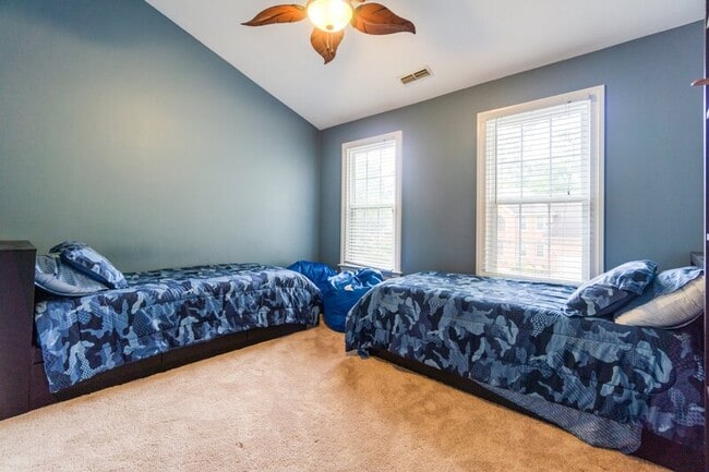 Building Photo - 821 Loch Island Dr