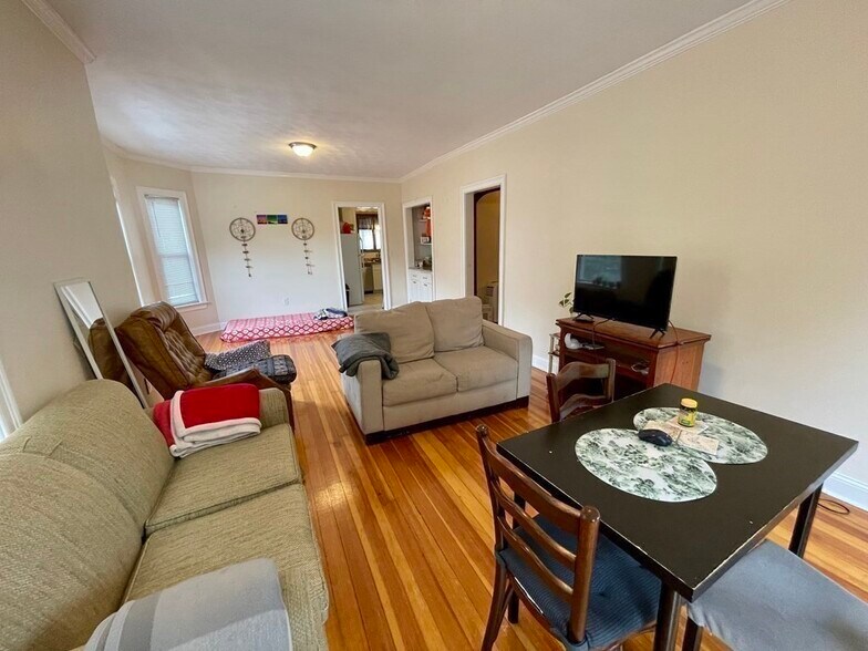 *Pictures are representative samples of the advertised unit. In some cases, the actual units you tou - 20 Coolidge Rd