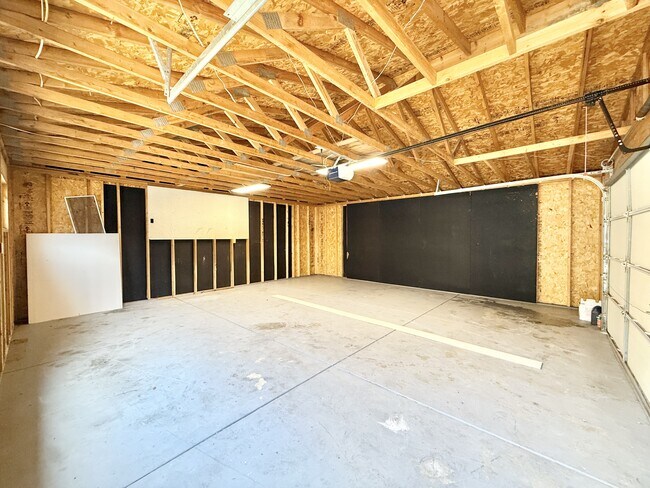 Building Photo - 2442 Mountain View Dr