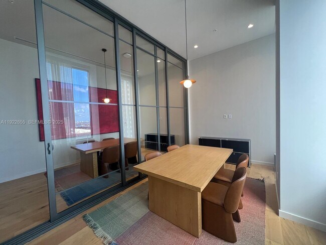 Building Photo - 11 NE 6th St