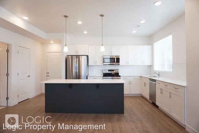 Building Photo - 3 br, 2.5 bath House - 5488 W Ace Court