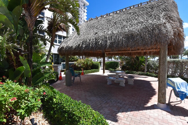 Building Photo - 405 N Ocean Blvd