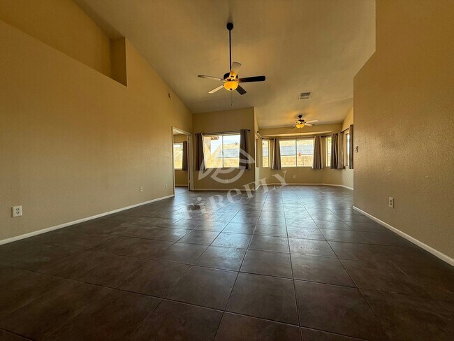 Building Photo - 10720 W Wagon Wheel Dr