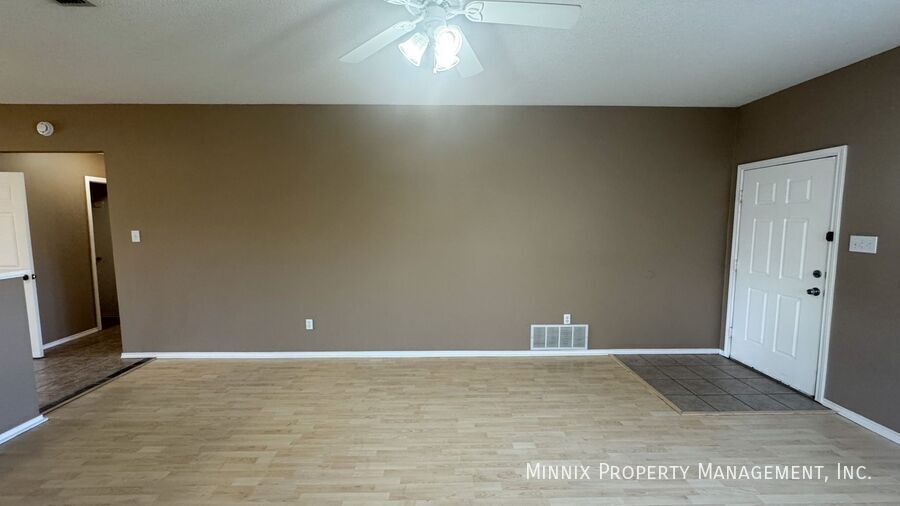 Building Photo - 525 N Iola Ave