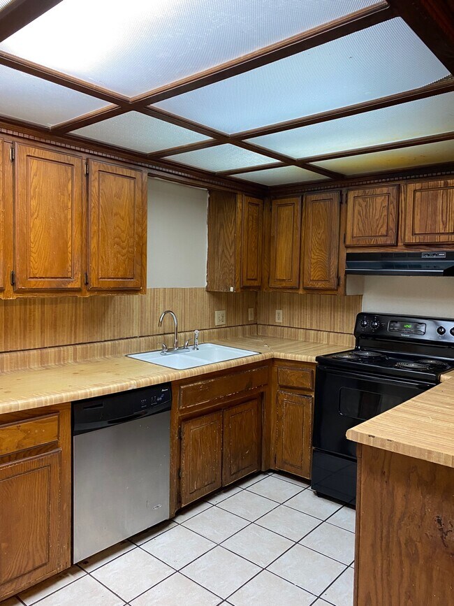 Building Photo - 12602 Abbotts Way