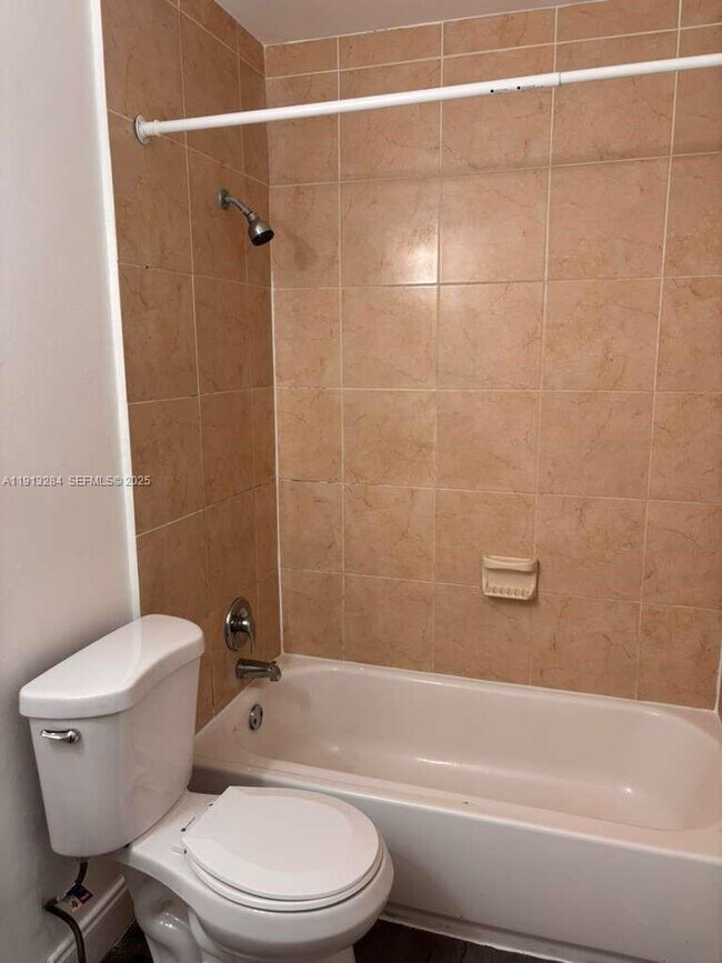 Building Photo - 405 SE 23rd Ave