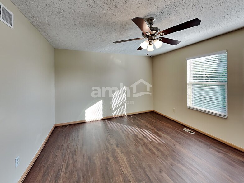 Building Photo - 5529 Hillbrook Dr