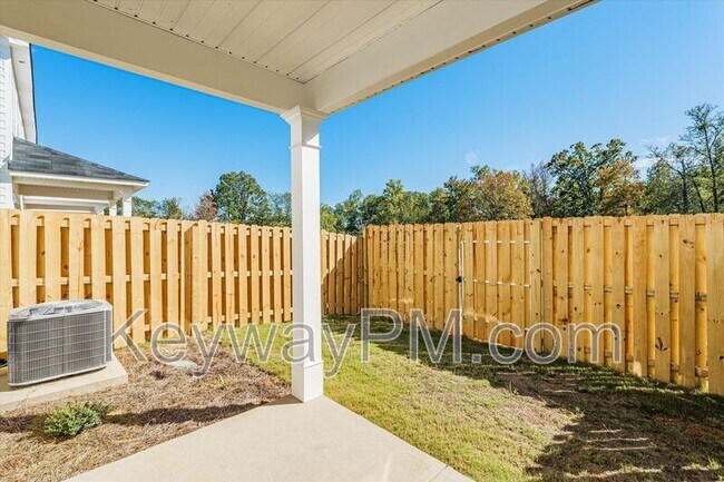 Building Photo - 1043 Linsmore Ave
