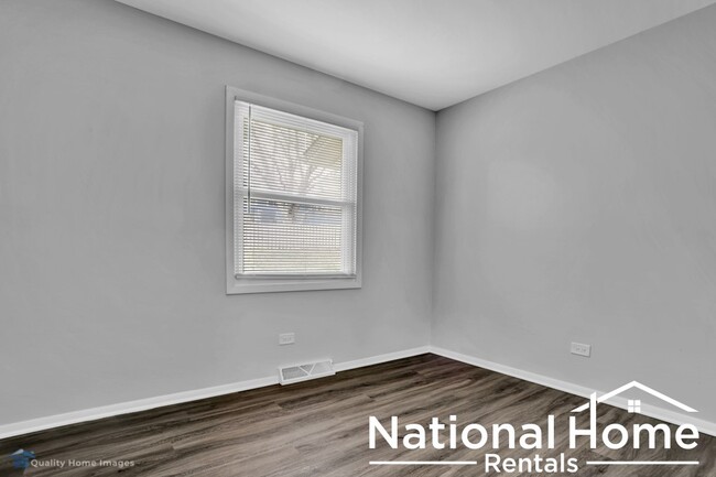 Building Photo - 659 Krenz Ave
