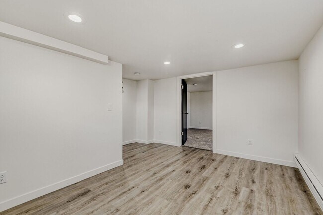 Building Photo - 946 Pratt St