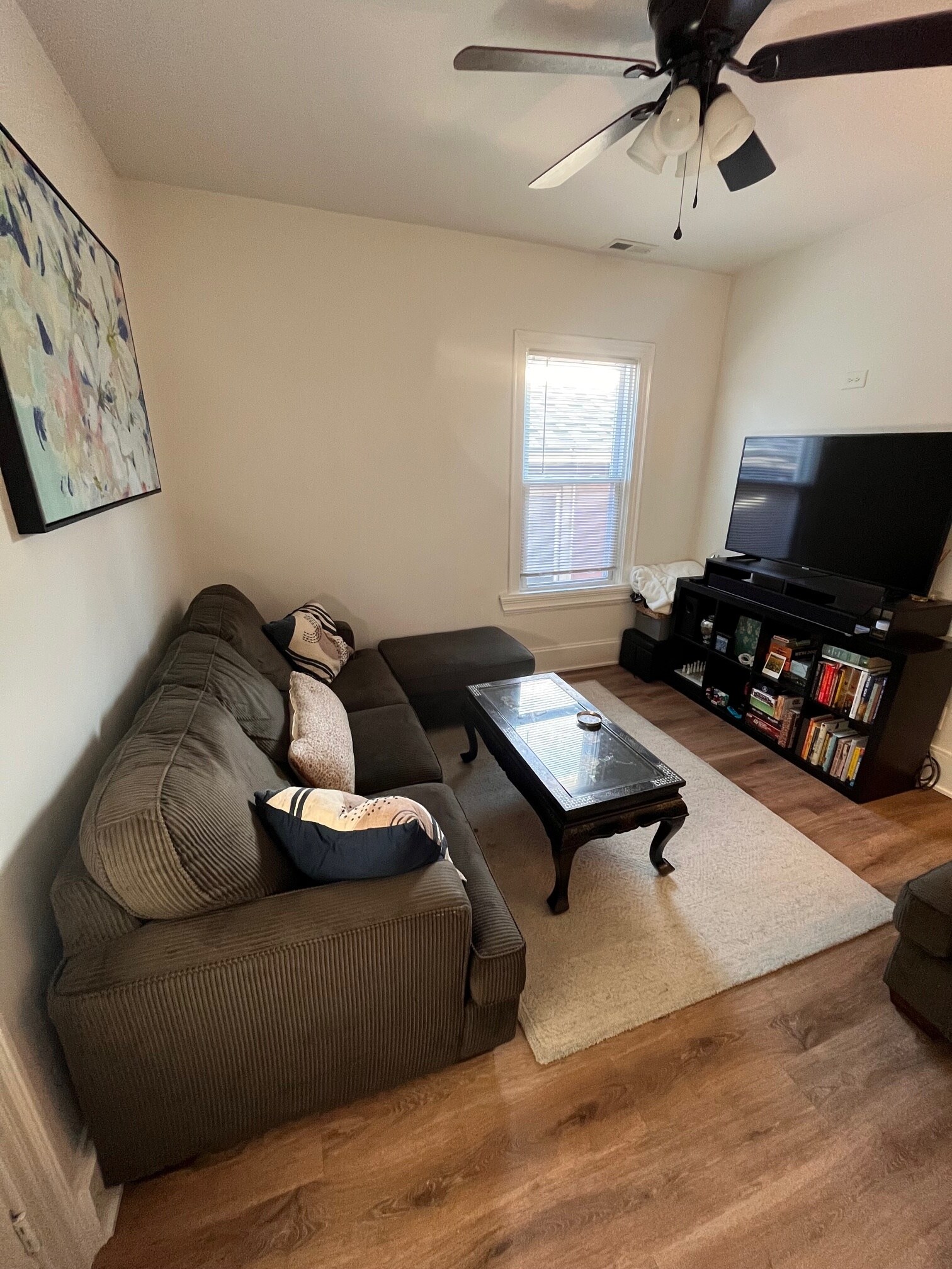 Building Photo - 1518 W Augusta Blvd