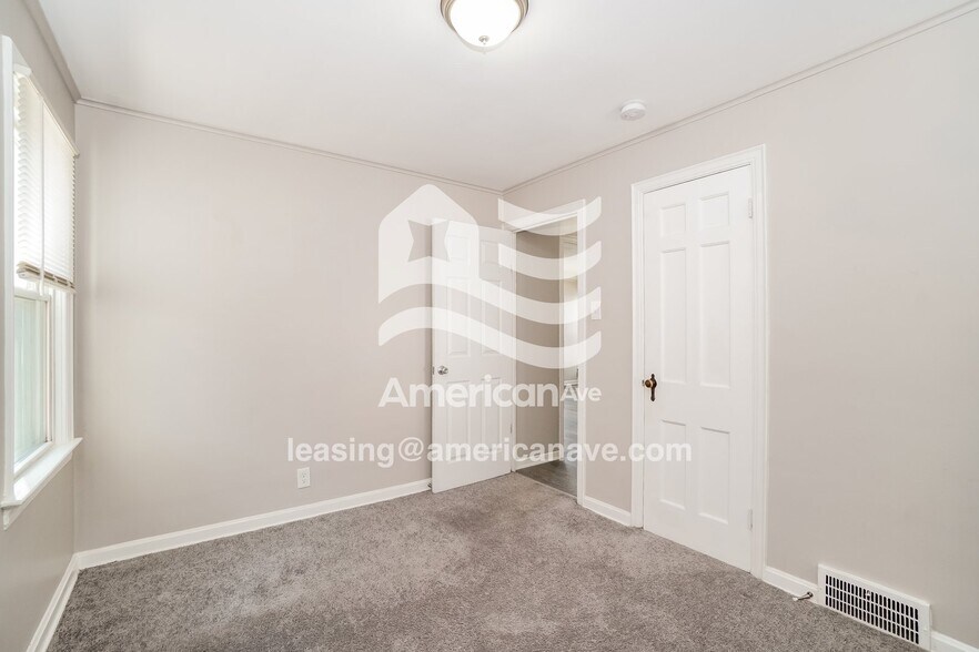 Building Photo - 9505 S Highland Ave