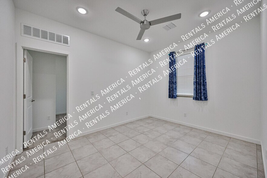 Building Photo - 1578 S 224th Ln