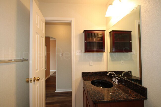 Building Photo - Goodnight Ranch!