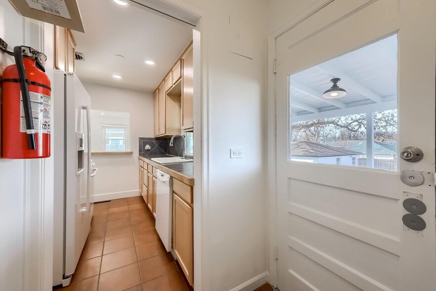 Building Photo - 4615 Perry St