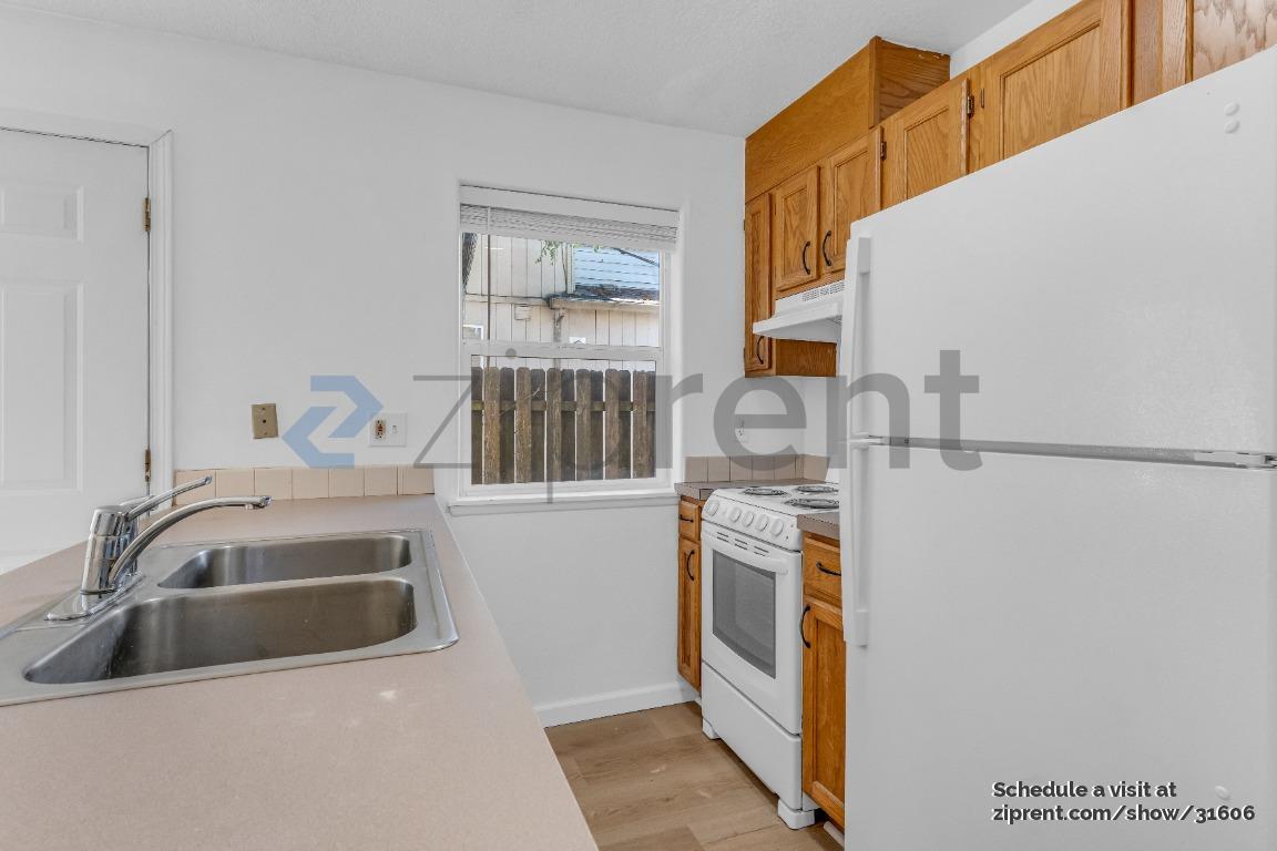 Building Photo - 1526 NE 68th Ave