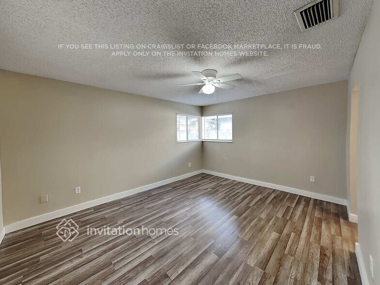 Building Photo - 9664 Carousel Cir S