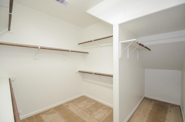 Building Photo - 16922 Sedum Grn