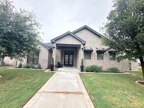 Building Photo - 4 Bedroom 3 Bathroom for Rent