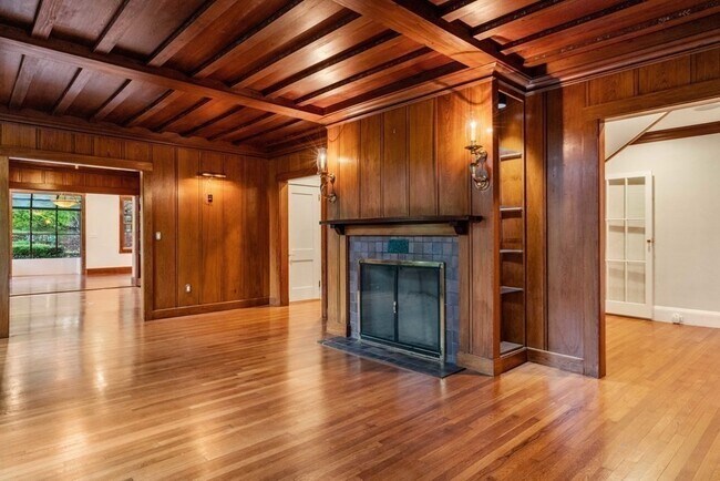 Building Photo - 12 Summit Rd