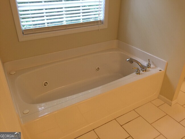 Building Photo - 135 Woodbriar