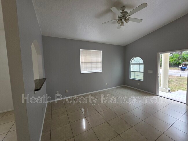 Building Photo - 5157 Rena St