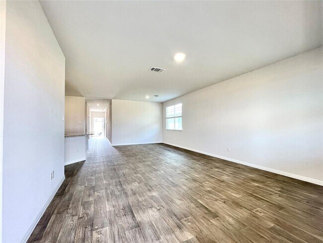 Building Photo - 467 Evergreen Sumac Lp