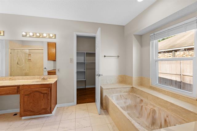 Building Photo - 7114 Lo Chalmers Ln