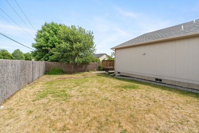 Building Photo - Charming Single-Level Home with Modern Com...