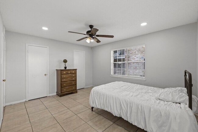 Building Photo - 7900 Westheimer Rd