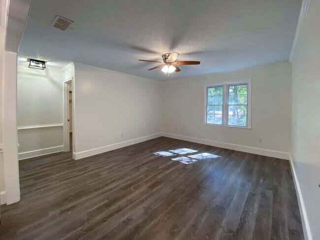 Building Photo - 205 Park Ridge Dr