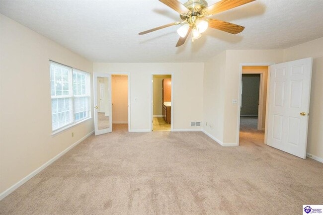 Building Photo - 1802 Oriole Dr