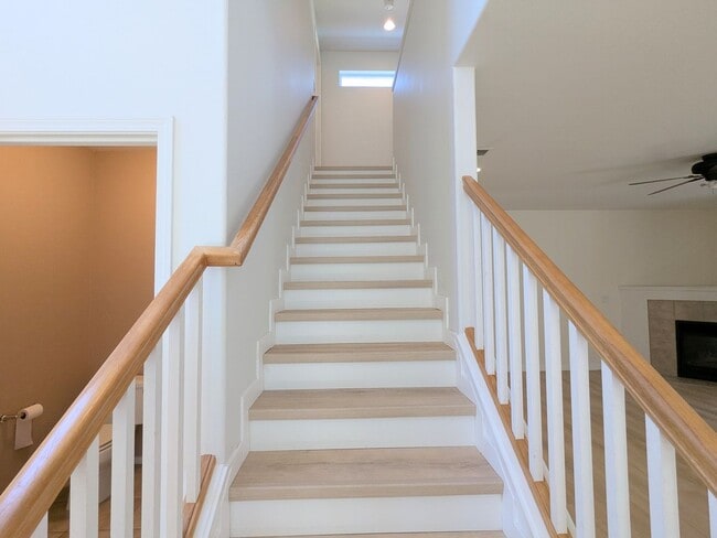 Building Photo - Comfort Meets Convenience in this Dog-Frie...