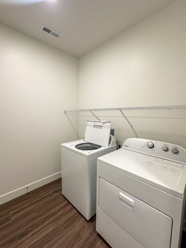 Building Photo - Modern Living in Lehi | New Build | Silico...