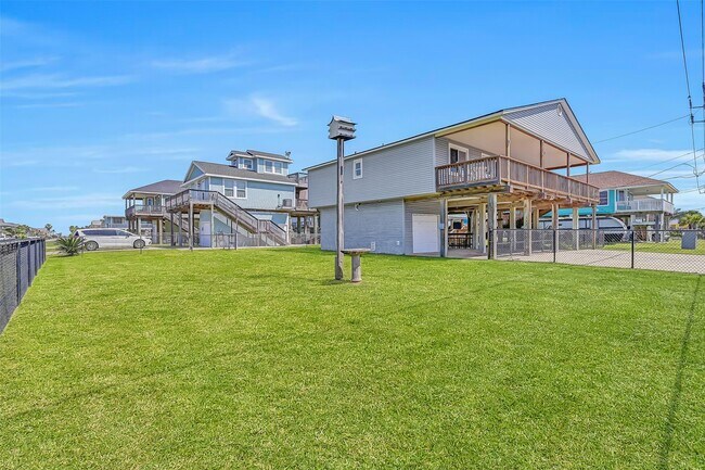 Building Photo - 21600 Zachary Dr