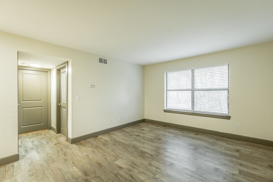 Building Photo - 179 4th St