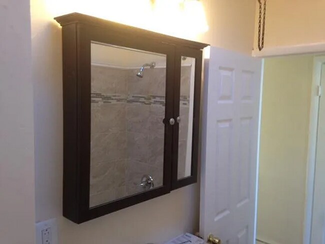 Building Photo - Spacious & Convenient Living in the Heart of Frankford