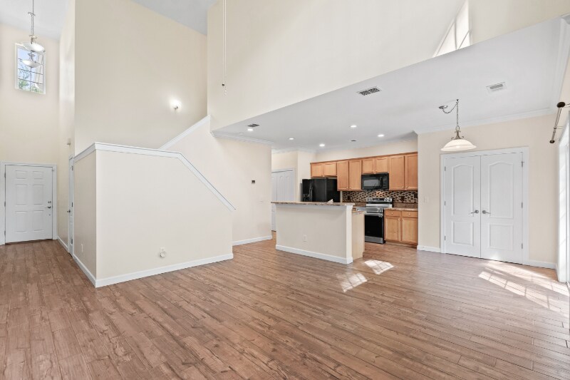 Building Photo - 1020 Fairway Ln