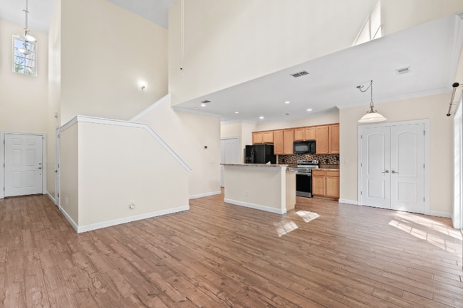 Building Photo - 1020 Fairway Ln