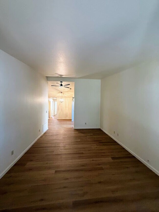 Building Photo - 1295 Alicia Cir
