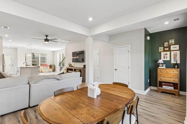 Building Photo - 140 Jackson Alan Dr