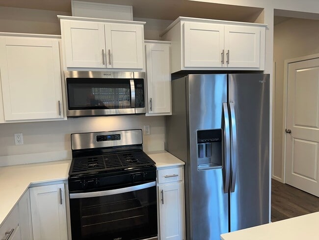 Building Photo - Newer 4 bedroom 2.5 bathroom house!