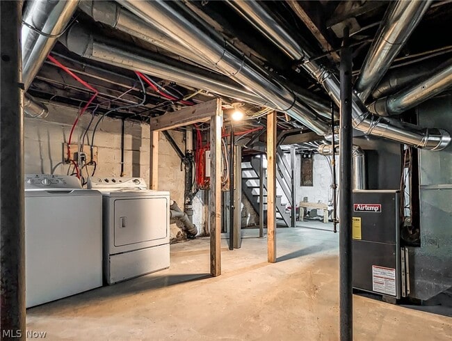 Building Photo - 1268 Pondview Ave