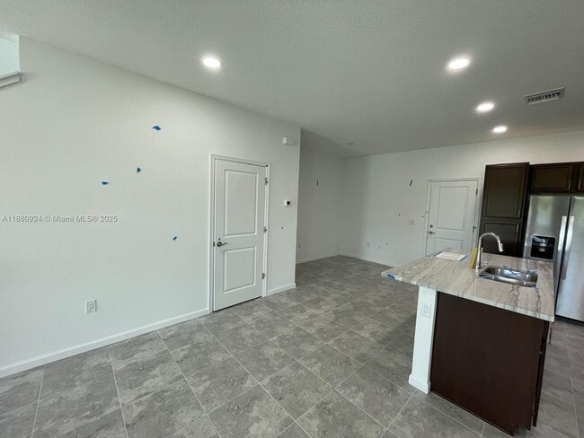 Building Photo - 4466 Longwood Lake Sq