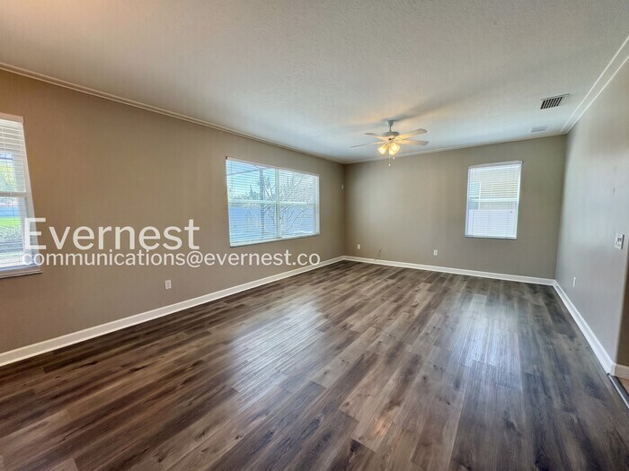 Building Photo - 11211 Flora Springs Dr