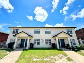 Building Photo - 2804 Leroy Cir