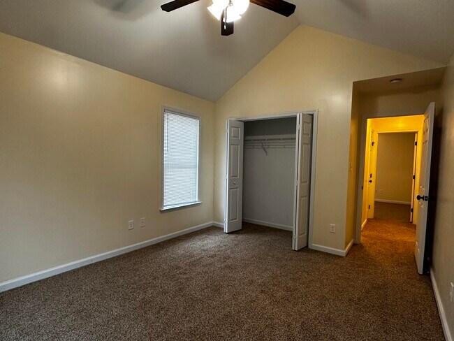 Building Photo - 206 High Meadows Cir