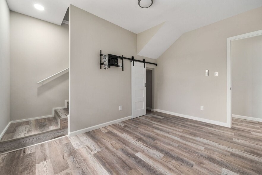Building Photo - 741 Sullivant Ave