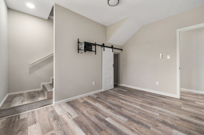 Building Photo - 741 Sullivant Ave