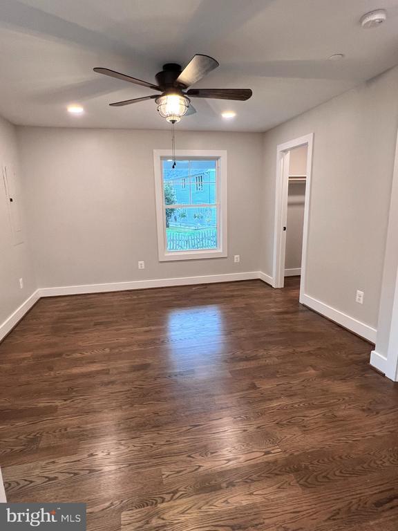 Building Photo - 210 Point Ln